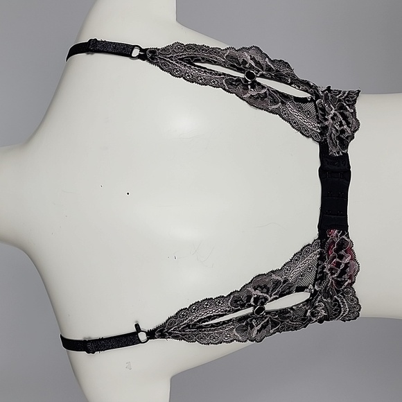 ⭐️2/ $40⭐️ La Senza Beyond Sexy Classic Plunge Push Up Black Lace Bra Size 32B - Picture 5 of 16
